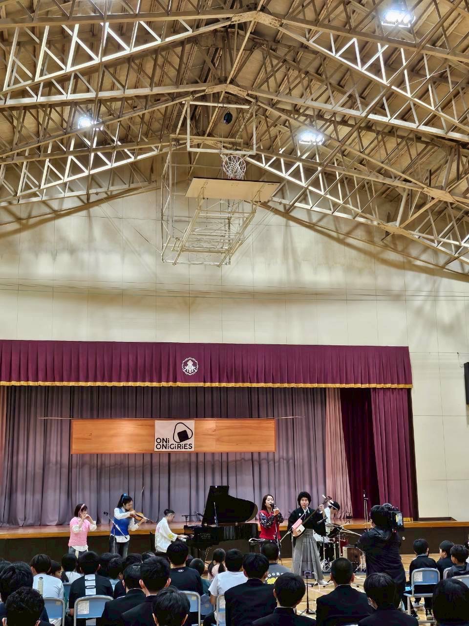 ONiONiGiRiES 学校公演出演 Content